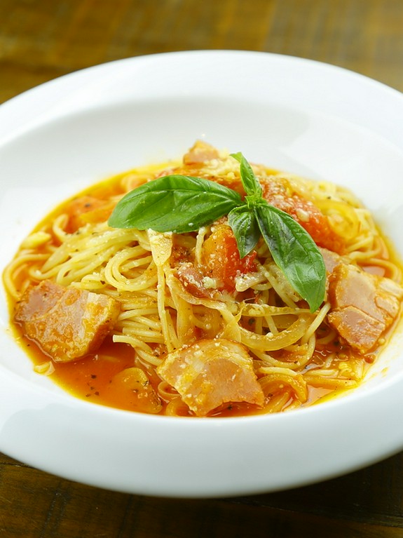 自家製トマトソースの滋味深い『フレッシュトマトソースパスタ』