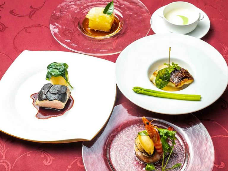 お皿の上に素敵なストーリーを紡ぐコース料理