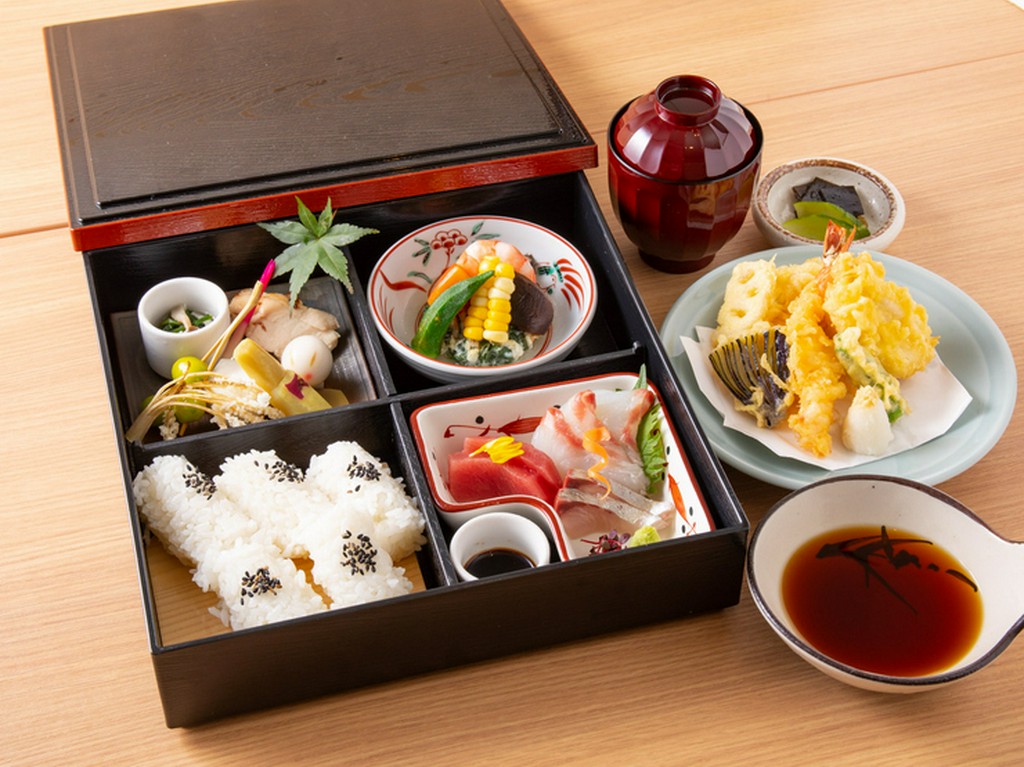 会席料理の醍醐味が凝縮された『松花堂弁当』