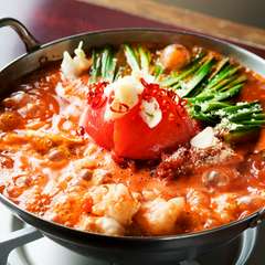 リコピン＋コラーゲンのヘルシー鍋は女性に大人気『元祖トマトもつ鍋』