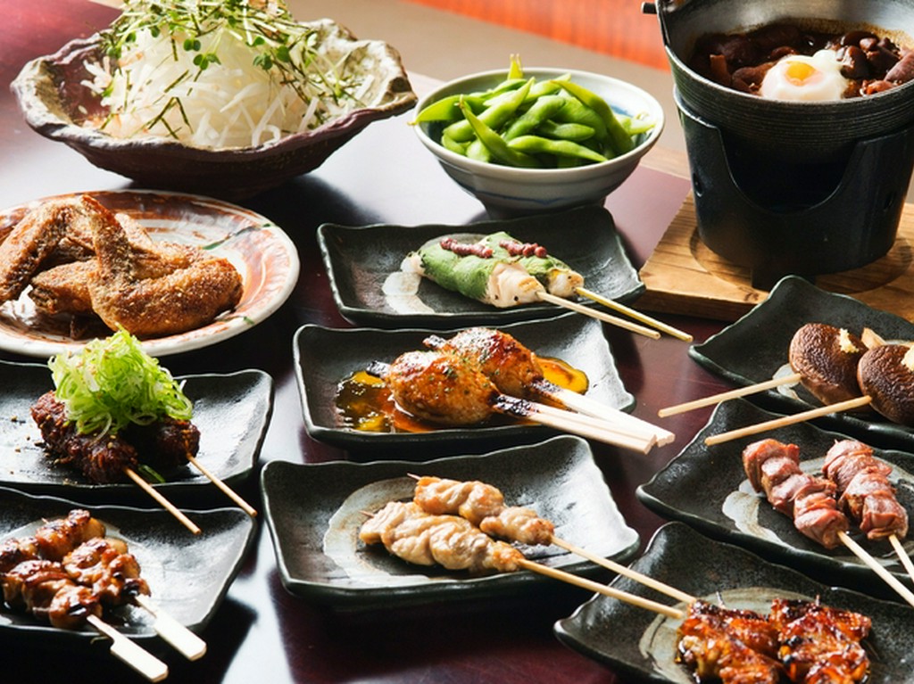 人気の串や鍋が登場する、豪華なコース料理（一例）も好評