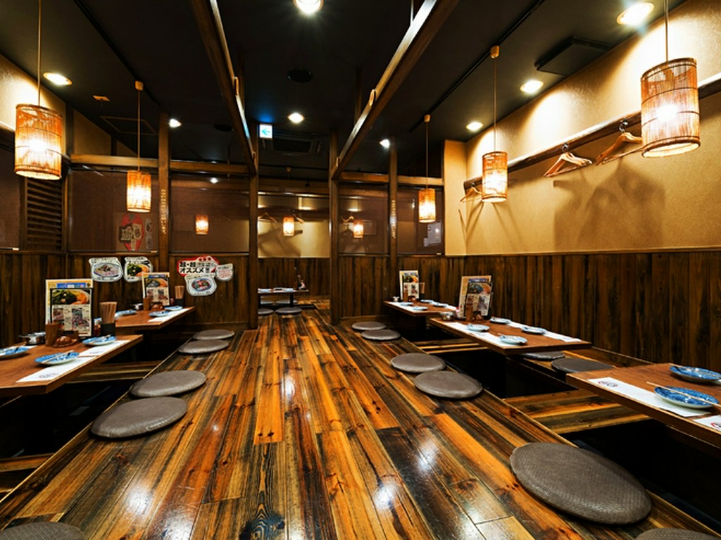 木のぬくもりもうれしい、人気の掘りごたつ式の座敷席