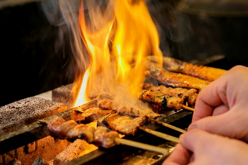 備長炭の火で、心を込めて焼き上げる