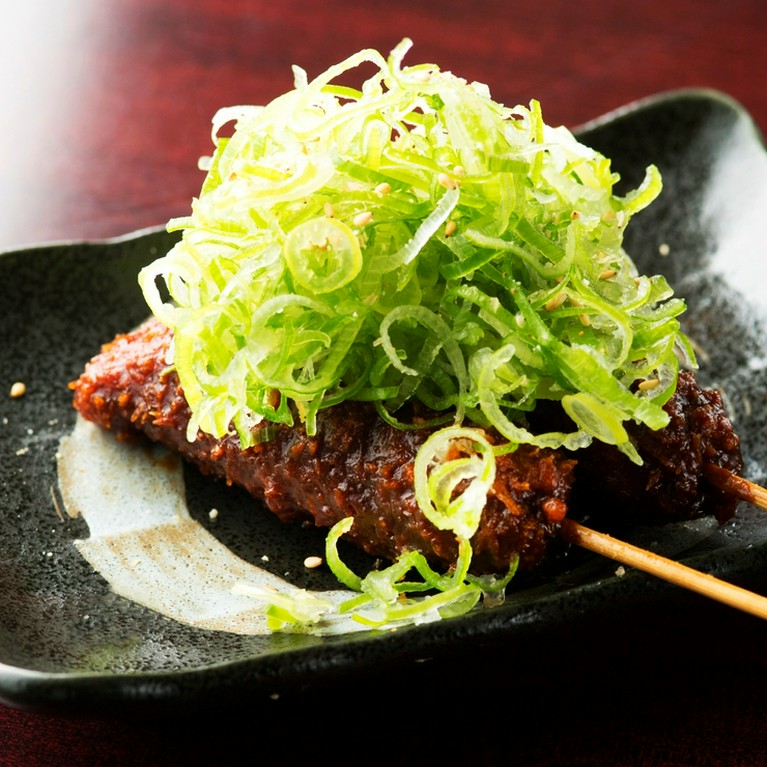 これぞ名古屋名物、みその甘味が決め手の『元祖みそ串かつ』