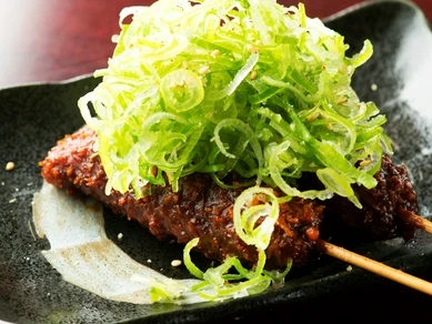 これぞ名古屋名物、みその甘味が決め手の『元祖みそ串かつ』