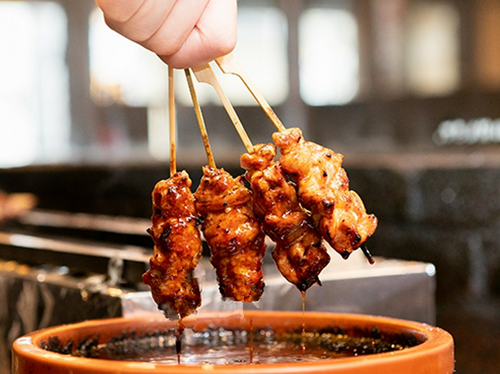 焼き鳥の決め手は、創業以来40年以上熟成されてきた秘伝のたれ