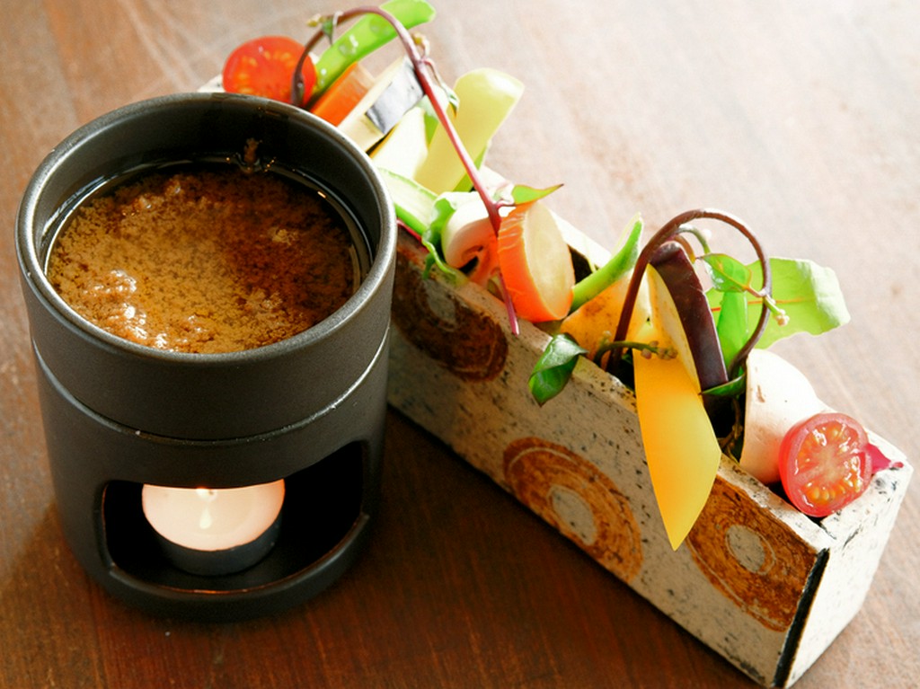 農家直送の厳選野菜を主役にした『旬野菜のバーニャカウダ』