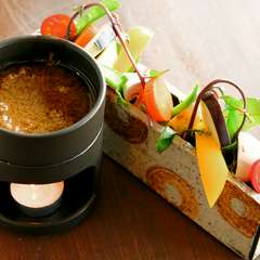 農家直送の厳選野菜を主役にした『旬野菜のバーニャカウダ』