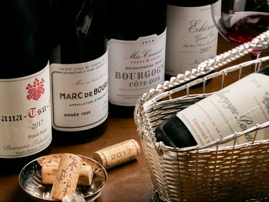 フランスを中心に世界各国から取り揃えたワイン