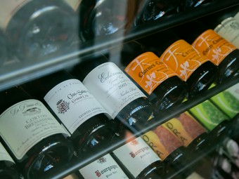 フランスを中心に、赤・白・シャンパンを合わせて約500種類がそろう『世界各国のワイン』