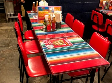 にぎやかな明るい雰囲気で女子会を楽しめる