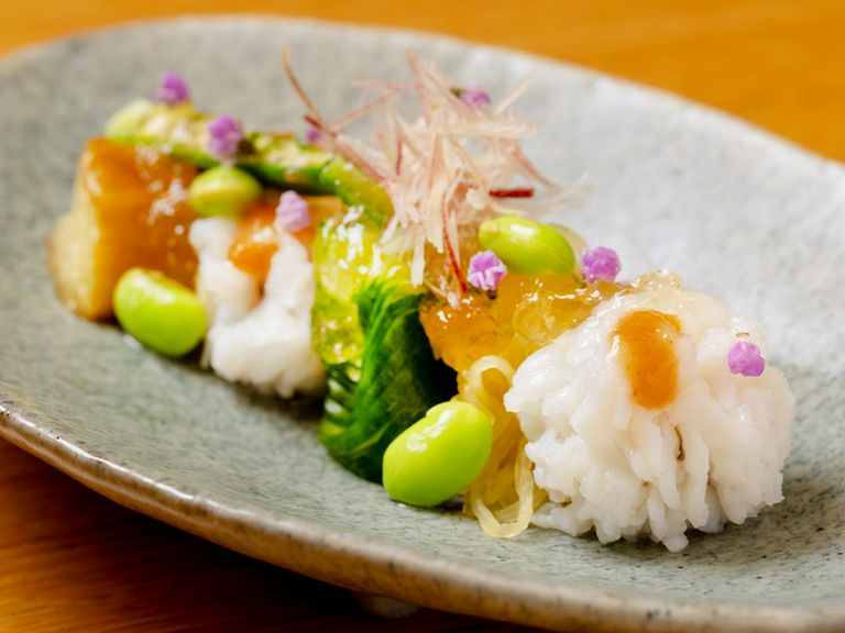 四季折々の旬の食材を堪能できる『先付』