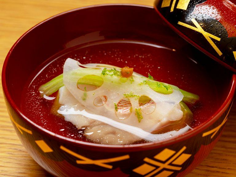 厳選素材を使用した「専用だし」でいただく『お椀』