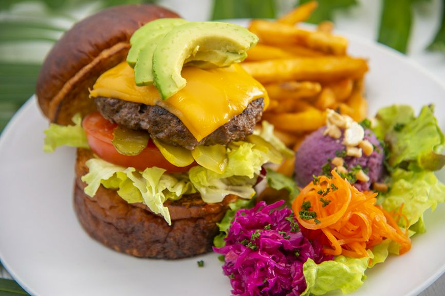 肉汁たっぷりステークアッシェの チェダーチーズバーガープレート&セミブッフェ