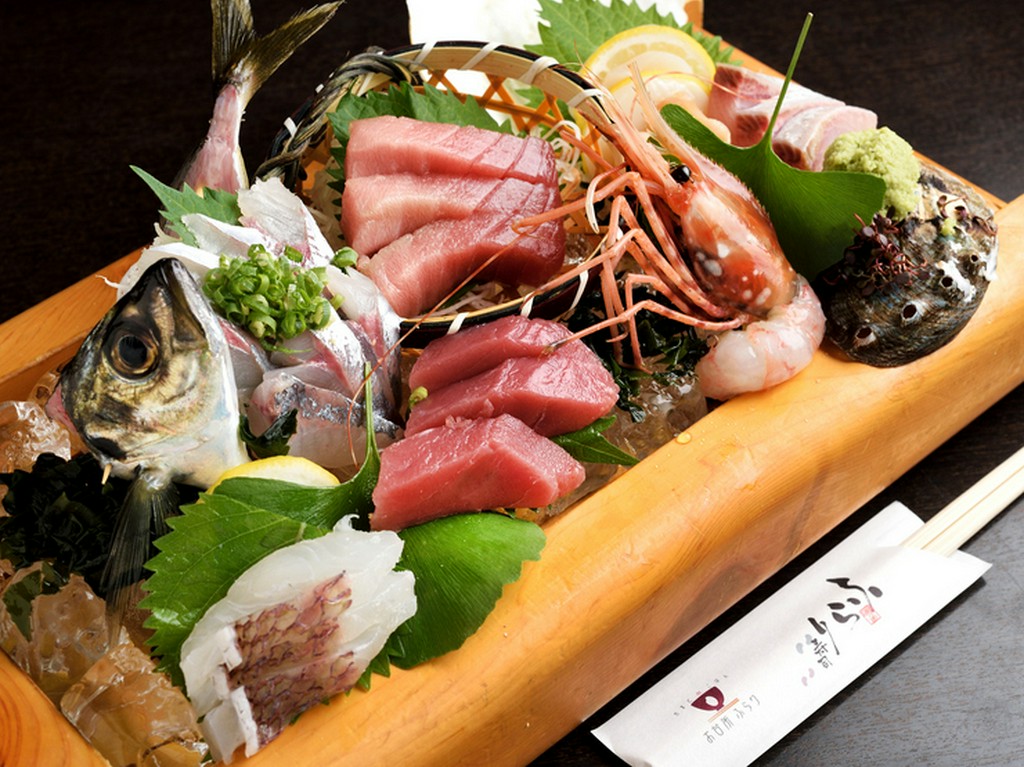 全国から厳選して仕入れた鮮魚を堪能『本気漁師刺し盛り』（約二～三人前）