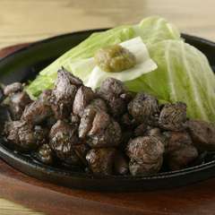 “芳ばしい香り”がたまらない『名物純鶏の火山焼き』