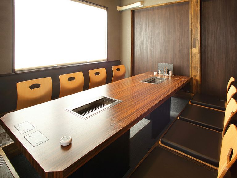 落ち着いた雰囲気の掘りごたつの個室