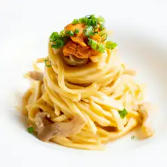 豊かな雲丹のコクが口に広がる『雲丹と舞茸・わさびのクリームパスタ』