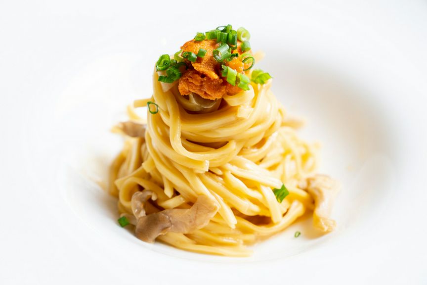 豊かな雲丹のコクが口に広がる『雲丹と舞茸・わさびのクリームパスタ』