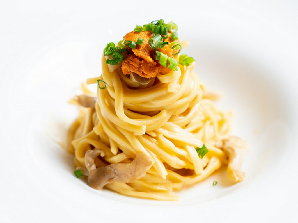 豊かな雲丹のコクが口に広がる『雲丹と舞茸・わさびのクリームパスタ』