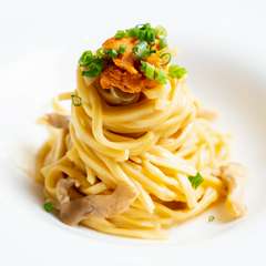 豊かな雲丹のコクが口に広がる『雲丹と舞茸・わさびのクリームパスタ』