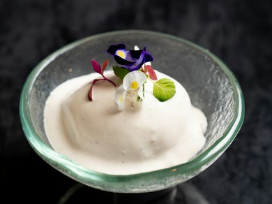 白ワイン片手に楽しみたい『半熟卵　アンチョビマヨネーズとトリュフの香り』