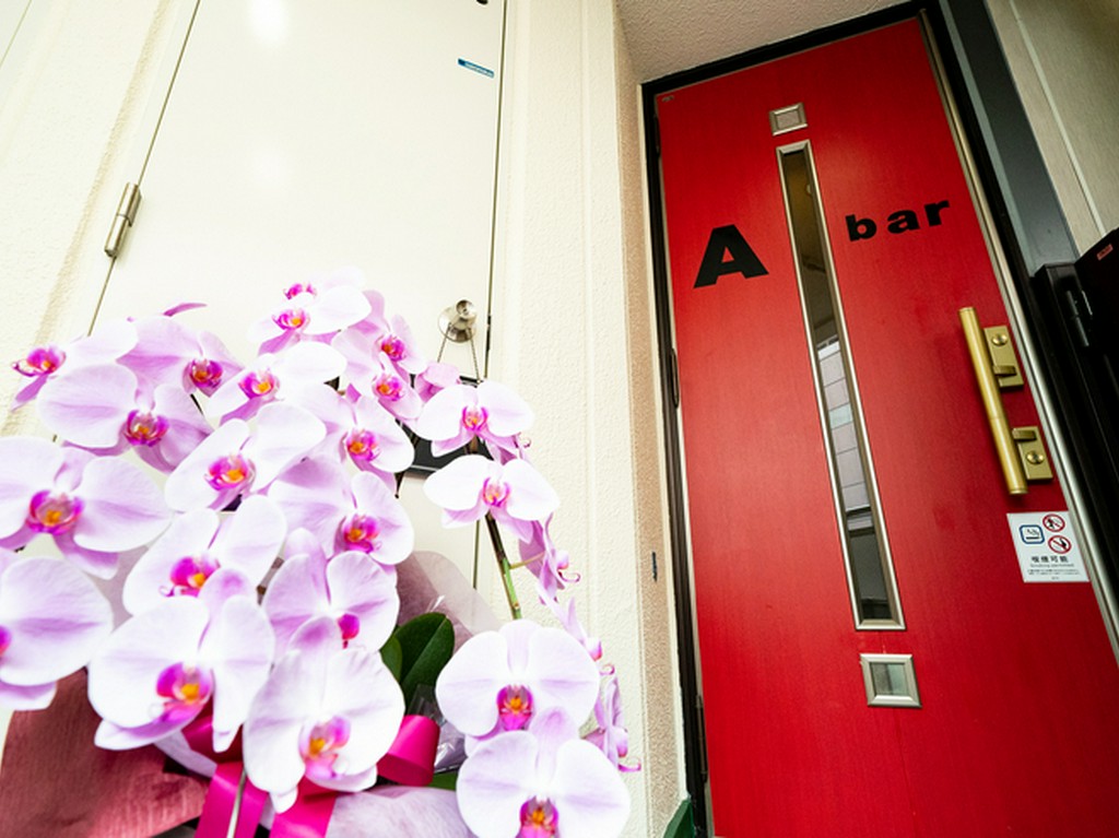 お店はビル3階。隠れ家的でオシャレなイタリアンバル