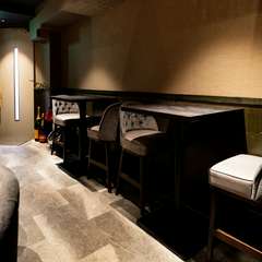 テーブル席のチェアも座り心地抜群