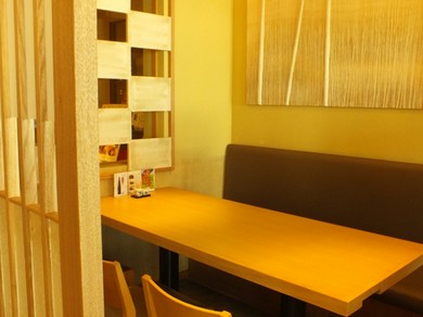 落ち着いた空間の半個室席がございます。