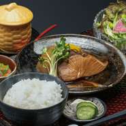 「兵庫県産の健康野菜でゆったり和ランチ。」ハーバーランドの眺望をバックに産直野菜と発酵料理を摂り入れた身体に優しい毎日ご飯をお愉しみください。