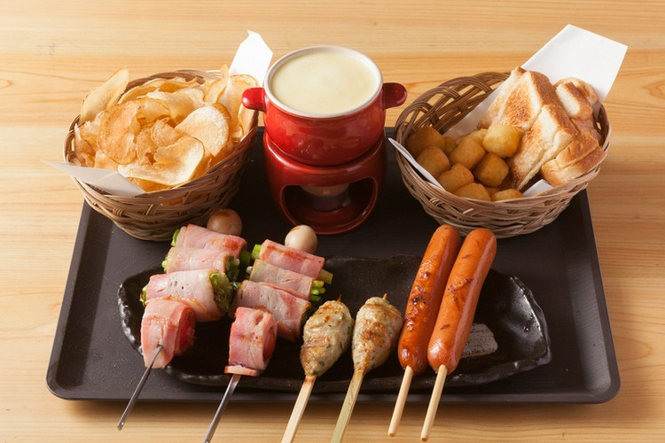炭火やきとりいそこ 神戸元町/焼鳥・串焼き ネット予約可 | ヒトサラ