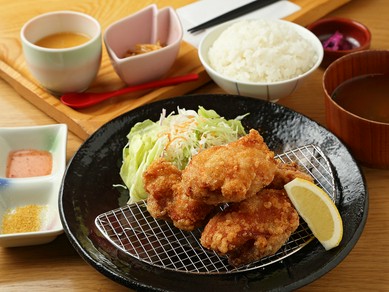お店一押しの『唐揚げマウンテン定食 富士山(200g)』