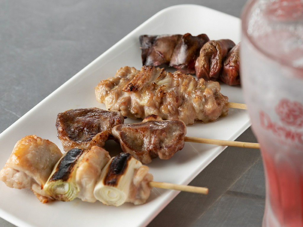 厳選素材を使用。【アンボSun】の看板メニュー『串焼き』