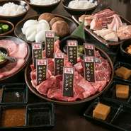 事前予約限定の特別プラン。おいしい瞬間をスムーズに提供できることから単価を安く設定。5,000円プランでは、単品注文7,000円相当のお肉をリーズナブルに楽しめます。＋2,000円で90分飲み放題追加も可能です。