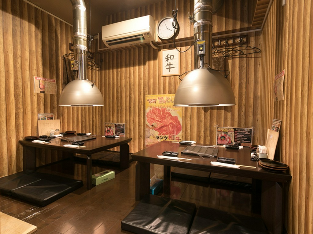 ゆったりお肉を味わうくつろぎの空間