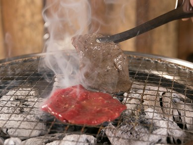 こだわりの熟成肉をよりおいしく堪能する