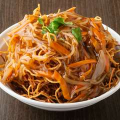 自慢の自家製生そばの『揚げ蕎麦あんかけ』