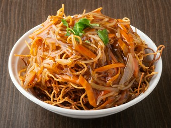 自慢の自家製生そばの『揚げ蕎麦あんかけ』