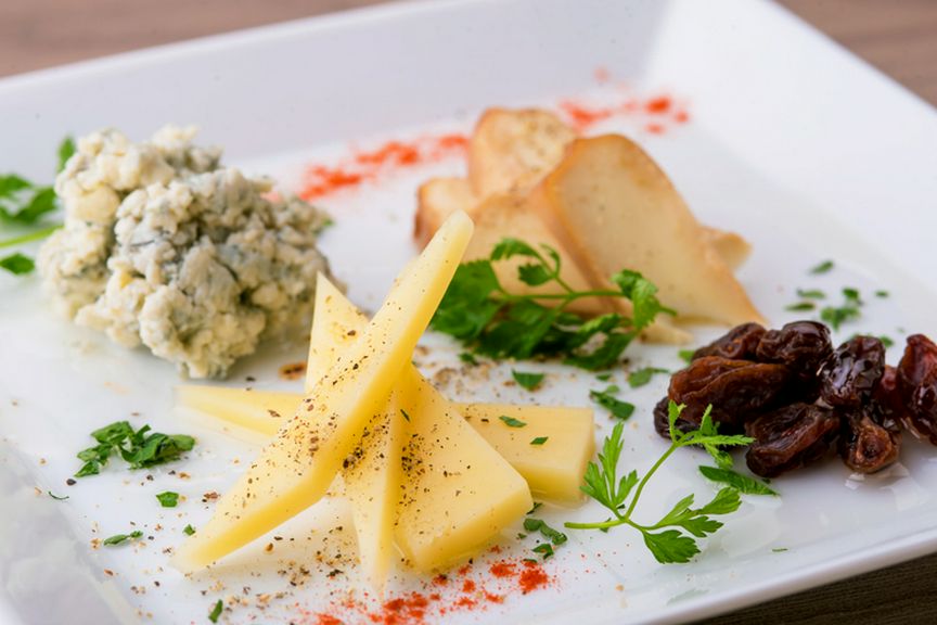 高鮮度・高品質・安心な4種類のチーズを味わえる『小林牧場のチーズ盛り合わせ』