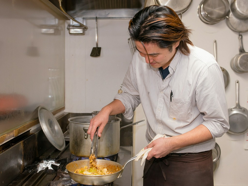 「ゆっくりと食事を楽しんでいただきたい」と語るオーナー齋藤氏