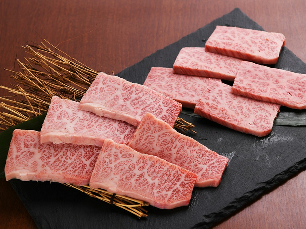 メニューにはない特別な一皿『特上カルビ、特上ロース』