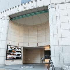 静かに佇むビルの3階、その奥にひっそり佇む居酒屋