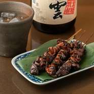 日本酒は常時20種類以上、焼酎は60種類以上揃えており、どなたにでもきっと満足できるラインアップ。さらにアテも充実しているので、昼からゆっくりお酒と料理を楽しめます。