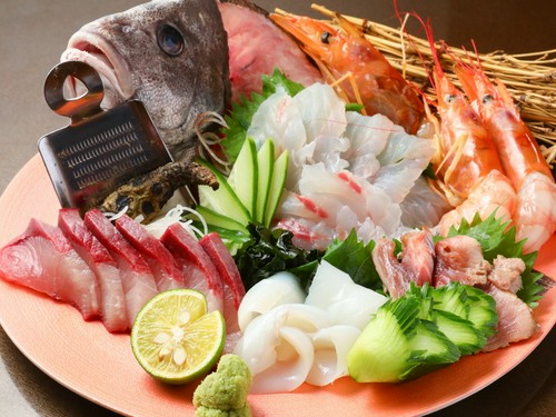 新鮮さにこだわった豪華なお造りは絶品