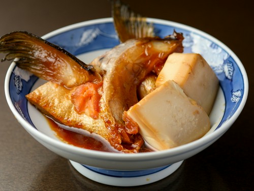 脂のりの良さが人気の『サーモンのカマ煮』
