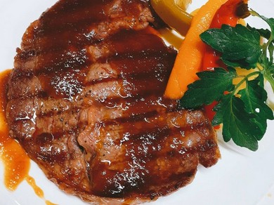 ボリューム満点で大変お得なコース料理です。
お誕生日や記念日などにもご利用いただいております。