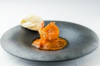 食べ応えのある大海老とチリソースのハーモニー『大海老のチリソース　花巻添え』