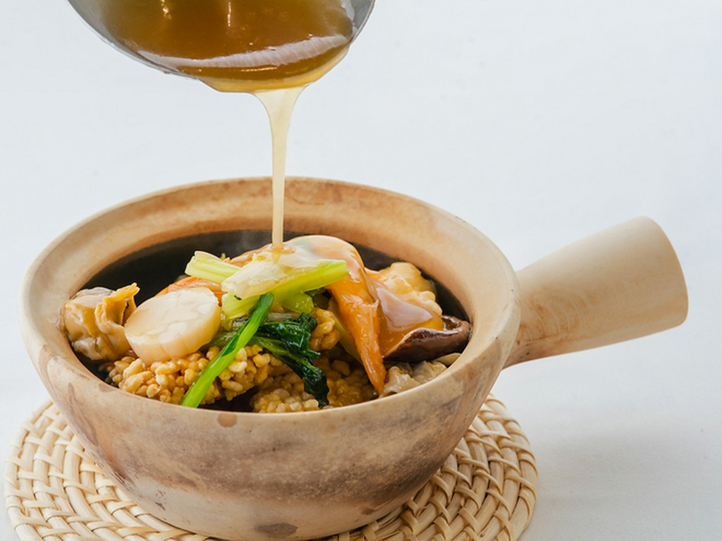 海鮮たっぷりの餡がおこげと相性抜群　女性に人気の『海鮮おこげ』