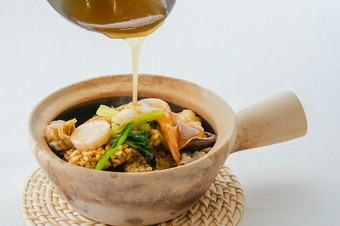 海鮮たっぷりの餡がおこげと相性抜群　女性に人気の『海鮮おこげ』