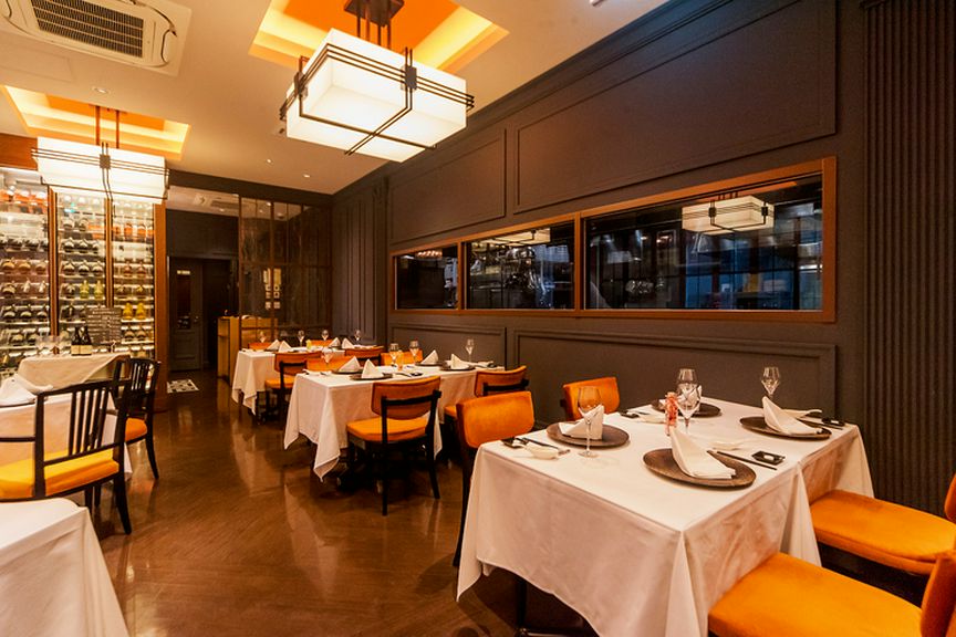 大きな窓から調理の様子も楽しめます